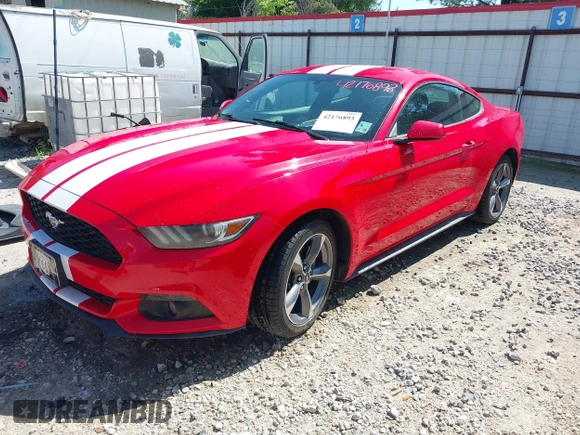 2015 Ford Mustang EcoBoost z VIN 1FA6P8TH3F5337916, wystawiony jako IAAI lot #42176893 z przebiegiem 120 757 mil mil oraz . Historia ofert i sprzedaży dostępna na DreamBid. Obrazek 2.