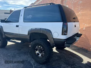 1993 GMC Yukon with VIN 1GKEK18K9PJ718702, listed as a Copart auction lot 82847154 with 103,848 mi miles and Clean Title. Bid and sale history available at carsss.com. Image 3.