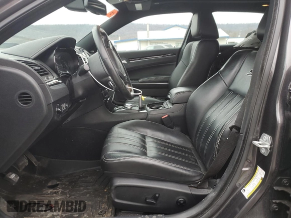 2020 Chrysler 300 S z VIN 2C3CCABG7LH128468, wystawiony jako Copart lot #44922825 z przebiegiem 33 604 mil mil oraz Szkoda całkowita • Salvage title. Historia ofert i sprzedaży dostępna na DreamBid. Obrazek 7.