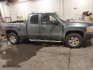 2009 Chevrolet Silverado 1500 LT with VIN 1GCEK29099Z286552, listed as a IAAI auction lot 41645344 with 253,177 mi miles. Bid and sale history available at carsss.com. Image 13.
