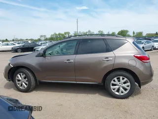 2011 Nissan Murano SL z VIN JN8AZ1MW8BW170528, wystawiony jako IAAI lot #42216327 z przebiegiem 131 687 mil mil oraz . Historia ofert i sprzedaży dostępna na DreamBid. Obrazek 14.