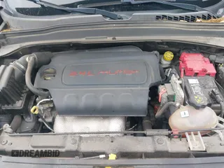2019 Jeep Renegade Latitude z VIN ZACNJABBXKPJ76703, wystawiony jako IAAI lot #42151566 z przebiegiem 91 372 mil mil oraz . Historia ofert i sprzedaży dostępna na DreamBid. Obrazek 10.