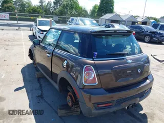 2011 MINI Hardtop S z VIN WMWSV3C52BTY15379, wystawiony jako IAAI lot #42331928 z przebiegiem 121 187 mil mil oraz . Historia ofert i sprzedaży dostępna na DreamBid. Obrazek 3.