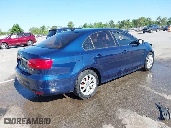 2011 Volkswagen Jetta SE with VIN 3VWDZ7AJ5BM319334, listed as a IAAI auction lot 42275321 with 111,989 mi miles and . Bid and sale history available at DreamBid. Image 4.