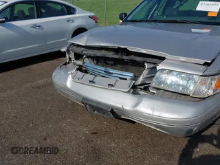 2004 Ford Crown Victoria LX с VIN 2FAFP74WX4X132788, выставлен на аукционе IAAI как лот 42282454 с пробегом 165 019 миль миль и . История ставок и продаж доступна на DreamBid. Изображение 6.