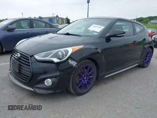 2013 Hyundai Veloster Turbo z VIN KMHTC6AE9DU097968, wystawiony jako IAAI lot #42307943 z przebiegiem 141 216 mil mil oraz . Historia ofert i sprzedaży dostępna na DreamBid. Obrazek 2.