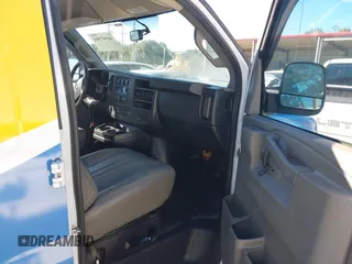 2020 Chevrolet Express Cargo Van with VIN 1GCWGAFP1L1193855, listed as a IAAI auction lot 40847904 with 76,462 mi miles. Bid and sale history available at carsss.com. Image 5.