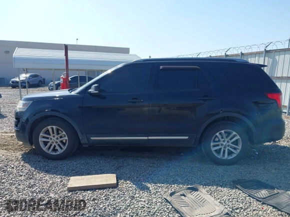 2017 Ford Explorer XLT z VIN 1FM5K7D89HGB71482, wystawiony jako IAAI lot #42009154 z przebiegiem 159 498 mil mil oraz . Historia ofert i sprzedaży dostępna na DreamBid. Obrazek 14.