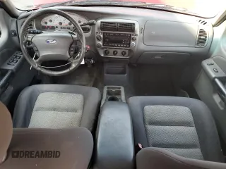 2005 Ford Explorer Sport Trac XLS z VIN 1FMZU77K85UC00311, wystawiony jako Copart lot #57558555 z przebiegiem 181 343 mil mil oraz Tytuł czysty. Historia ofert i sprzedaży dostępna na DreamBid. Obrazek 8.