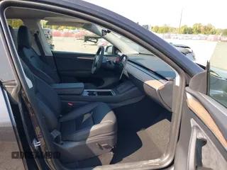 2024 Tesla Model Y Long Range with VIN 7SAYGDEE3RF152964, listed as a IAAI auction lot 40394843 with 3,393 mi miles. Bid and sale history available at carsss.com. Image 5.