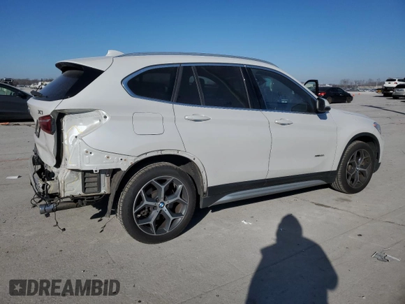 2018 BMW X1 xDrive28i z VIN WBXHT3C3XJ5K32176, wystawiony jako Copart lot #88102885 z przebiegiem 130 394 mil mil oraz Szkoda całkowita • Salvage title. Historia ofert i sprzedaży dostępna na DreamBid. Obrazek 3.