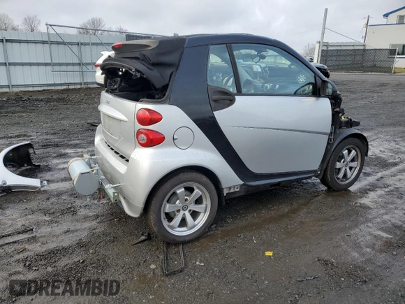 2013 Smart fortwo Passion z VIN WMEEK3BA2DK625180, wystawiony jako Copart lot #84905324 z przebiegiem 53 126 mil mil oraz Szkoda całkowita • Salvage title. Historia ofert i sprzedaży dostępna na DreamBid. Obrazek 3.