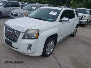 2013 GMC Terrain Denali z VIN 2GKALYEK2D6146776, wystawiony jako IAAI lot #42294845 z przebiegiem 142 512 mil mil oraz . Historia ofert i sprzedaży dostępna na DreamBid. Obrazek 2.