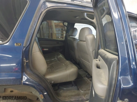 2002 Chevrolet Tahoe LT with VIN 1GNEK13Z92J160981, listed as a IAAI auction lot 42071468 with 306,309 mi miles. Bid and sale history available at carsss.com. Image 8.