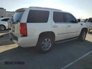 2008 Cadillac Escalade z VIN 1GYEC63888R100205, wystawiony jako Copart lot #46505685 z przebiegiem 159 066 mil mil oraz Szkody całkowita. Historia ofert i sprzedaży dostępna na DreamBid. Obrazek 3.