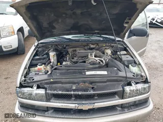 2000 Chevrolet S-10 LS with VIN 1GCCS14W2Y8168652, listed as a IAAI auction lot 41515733 with 263,672 mi miles. Bid and sale history available at carsss.com. Image 10.