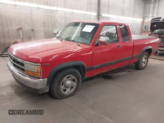 1996 Dodge Dakota z VIN 1B7GL23X5TS515398, wystawiony jako IAAI lot #41837429 z przebiegiem 118 838 mil mil oraz . Historia ofert i sprzedaży dostępna na DreamBid. Obrazek 2.