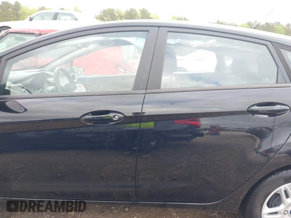 2018 Ford Fiesta SE with VIN 3FADP4EJ0JM133190, listed as a IAAI auction lot 41952815 with 69,930 mi miles. Bid and sale history available at carsss.com. Image 15.