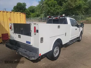 2019 Ford F-250 XL with VIN 1FT7X2B66KEE56940, listed as a IAAI auction lot 42282376 with 176,667 mi miles and . Bid and sale history available at DreamBid. Image 4.