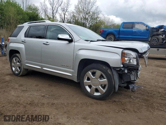2015 GMC Terrain Denali z VIN 2GKFLZE30F6427420, wystawiony jako Copart lot #56643175 z przebiegiem 28 682 mil mil oraz Czysty tytuł • Clean title. Historia ofert i sprzedaży dostępna na DreamBid. Obrazek 4.