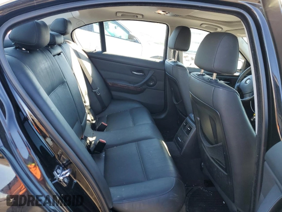 2006 BMW 3 Series 330xi with VIN WBAVD33556KV63980, listed as a Copart auction lot 46863195 with 207,042 mi miles and Clean Title. Bid and sale history available at carsss.com. Image 10.