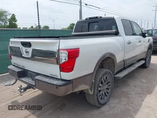 2017 Nissan Titan SV z VIN 1N6AA1F40HN515190, wystawiony jako IAAI lot #42044459 z przebiegiem 122 392 mil mil oraz . Historia ofert i sprzedaży dostępna na DreamBid. Obrazek 4.