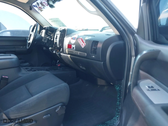 2008 GMC Sierra 1500 Work Truck with VIN 2GTEK133781178421, listed as a IAAI auction lot 41441844 with 213,315 mi miles. Bid and sale history available at carsss.com. Image 5.