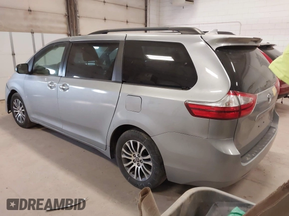 2018 Toyota Sienna XLE Auto Access Seat with VIN 5TDYZ3DC7JS916106, listed as a IAAI auction lot 42054782 with 274,474 mi miles. Bid and sale history available at carsss.com. Image 3.