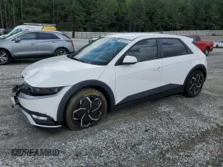 2024 Hyundai Ioniq 5 SE z VIN KM8KM4DEXRU300253, wystawiony jako Copart lot #56820005 z przebiegiem 8 424 mil mil oraz Szkoda całkowita • Salvage title. Historia ofert i sprzedaży dostępna na DreamBid. Obrazek 1.