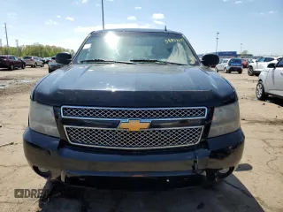 2008 Chevrolet Suburban LTZ z VIN 1GNFK16308R212830, wystawiony jako Copart lot #56477205 z przebiegiem 218 676 mil mil oraz Czysty tytuł • Clean title. Historia ofert i sprzedaży dostępna na DreamBid. Obrazek 5.