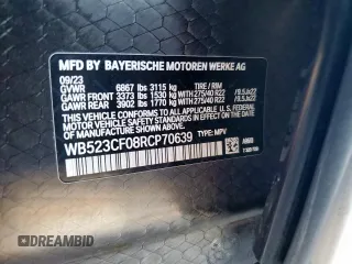 2024 BMW iX xDrive50 z VIN WB523CF08RCP70639, wystawiony jako Copart lot #46369565 z przebiegiem 13 783 mil mil oraz Czysty tytuł • Clean title. Historia ofert i sprzedaży dostępna na DreamBid. Obrazek 14.