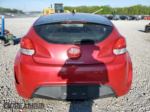 2014 Hyundai Veloster z VIN KMHTC6AD8EU213234, wystawiony jako Copart lot #53297535 z przebiegiem 131 769 mil mil oraz Szkoda całkowita • Salvage title. Historia ofert i sprzedaży dostępna na DreamBid. Obrazek 6.