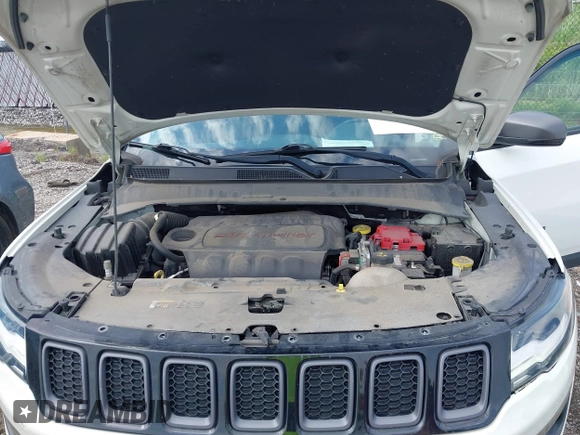 2019 Jeep Compass Trailhawk z VIN 3C4NJDDB3KT760631, wystawiony jako IAAI lot #42681139 z przebiegiem 71 128 mil mil oraz . Historia ofert i sprzedaży dostępna na DreamBid. Obrazek 10.