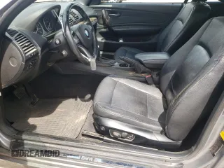 2011 BMW 1 Series 128i с VIN WBAUN1C55BVH83029, выставлен на аукционе Copart как лот 55914785 с пробегом 134 239 миль миль и Чистый • Clean title. История ставок и продаж доступна на DreamBid. Изображение 7.