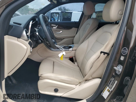 2018 Mercedes-Benz GLC 300 z VIN WDC0G4JBXJV060367, wystawiony jako Copart lot #64469195 z przebiegiem 105 569 mil mil oraz Szkoda całkowita • Salvage title. Historia ofert i sprzedaży dostępna na DreamBid. Obrazek 7.
