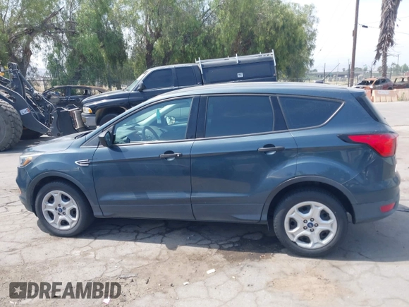 2019 Ford Escape S с VIN 1FMCU0F7XKUB11720, выставлен на аукционе IAAI как лот 41998032 с пробегом 149 058 миль миль и . История ставок и продаж доступна на DreamBid. Изображение 14.