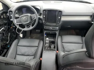 2023 Volvo XC40 Ultimate Bright Theme с VIN YV4L12UA1P2075634, выставлен на аукционе Copart как лот 67070524 с пробегом Не указан миль и Списание • Salvage title. История ставок и продаж доступна на DreamBid. Изображение 8.