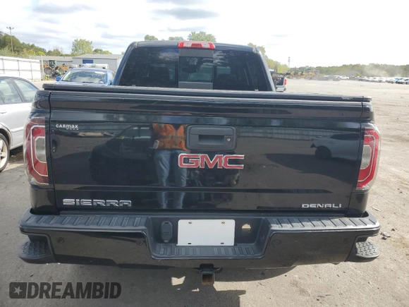 2018 GMC Sierra 1500 Denali z VIN 3GTU2PEJ3JG523077, wystawiony jako Copart lot #72094704 z przebiegiem 117 756 mil mil oraz Szkoda całkowita • Salvage title. Historia ofert i sprzedaży dostępna na DreamBid. Obrazek 6.