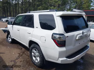 2020 Toyota 4Runner SR5 with VIN JTEBU5JR1L5793061, listed as a IAAI auction lot 41931410 with 81,984 mi miles. Bid and sale history available at carsss.com. Image 3.