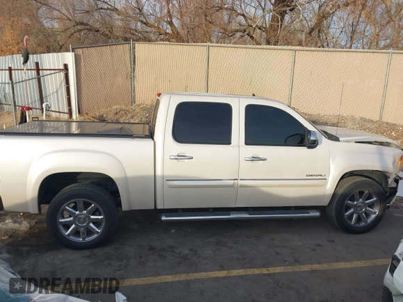 2011 GMC Sierra 1500 Denali z VIN 3GTP2XE20BG152905, wystawiony jako IAAI lot #41079419 z przebiegiem 158 192 mil mil oraz . Historia ofert i sprzedaży dostępna na DreamBid. Obrazek 14.