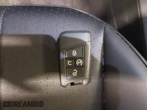 2024 Volkswagen Tiguan SE with VIN 3VVMB7AX6RM135219, listed as a IAAI auction lot 42311133 with 7,885 mi miles and . Bid and sale history available at DreamBid. Image 11.
