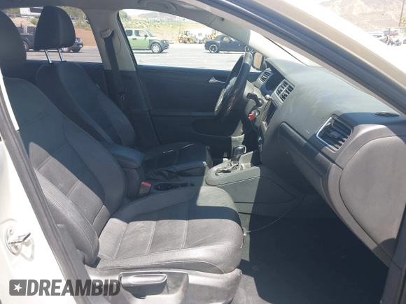 2011 Volkswagen Jetta SE with VIN 3VWDZ7AJXBM372921, listed as a IAAI auction lot 42226390 with 265,452 mi miles and . Bid and sale history available at DreamBid. Image 5.