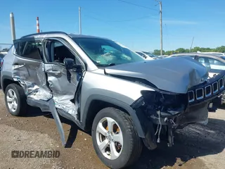 2019 Jeep Compass Latitude z VIN 3C4NJDBB6KT697110, wystawiony jako IAAI lot #42331753 z przebiegiem 52 897 mil mil oraz . Historia ofert i sprzedaży dostępna na DreamBid. Obrazek 6.
