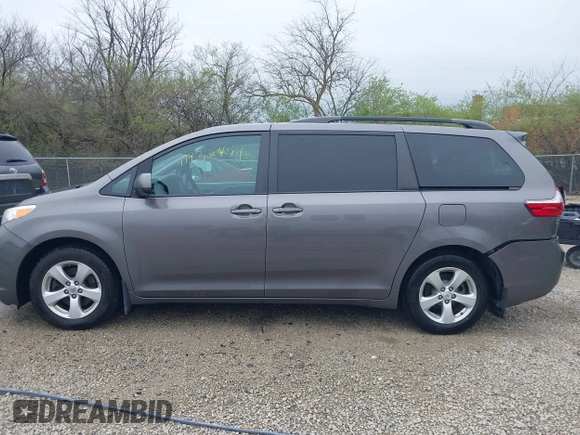 2017 Toyota Sienna LE Auto Access Seat with VIN 5TDKZ3DC6HS881378, listed as a IAAI auction lot 41932471 with 64,626 mi miles. Bid and sale history available at carsss.com. Image 15.