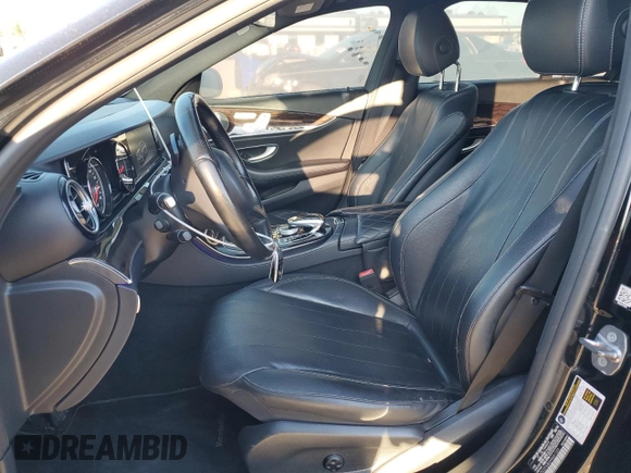 2017 Mercedes-Benz E 300 Luxury z VIN WDDZF4JBXHA041325, wystawiony jako Copart lot #88094765 z przebiegiem 34 295 mil mil oraz Szkoda całkowita • Salvage title. Historia ofert i sprzedaży dostępna na DreamBid. Obrazek 7.
