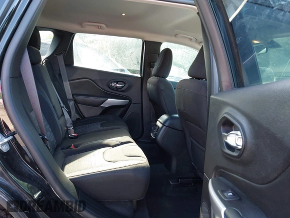 2019 Jeep Cherokee Latitude z VIN 1C4PJMCX2KD473275, wystawiony jako IAAI lot #42276497 z przebiegiem 123 117 mil mil oraz . Historia ofert i sprzedaży dostępna na DreamBid. Obrazek 8.