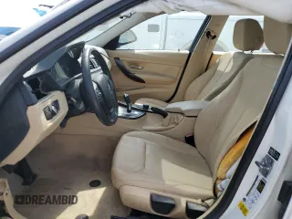2013 BMW 3 Series 320i z VIN WBA3B1C57DK128974, wystawiony jako Copart lot #58858745 z przebiegiem Nie podano mil oraz Czysty tytuł • Clean title. Historia ofert i sprzedaży dostępna na DreamBid. Obrazek 7.