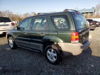 2001 Ford Escape XLS with VIN 1FMYU01161KA46822, listed as a Copart auction lot 48810055 with 253,402 mi miles and Salvage Title. Bid and sale history available at carsss.com. Image 2.