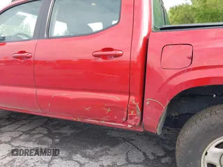 2017 Toyota Tacoma SR5 z VIN 3TMCZ5AN3HM059045, wystawiony jako IAAI lot #42331170 z przebiegiem 269 836 mil mil oraz . Historia ofert i sprzedaży dostępna na DreamBid. Obrazek 6.