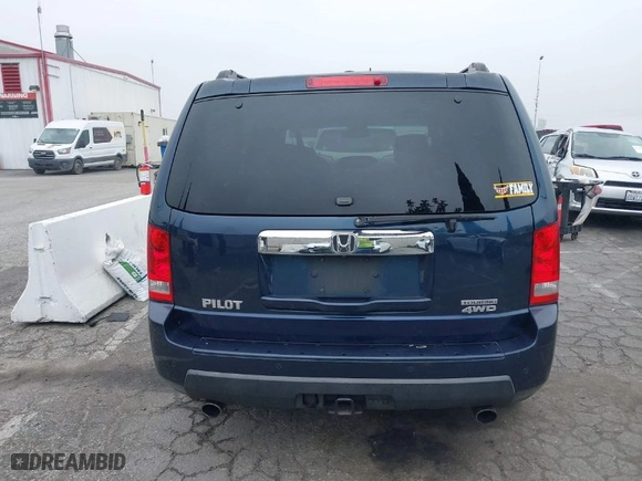 2010 Honda Pilot Touring with VIN 5FNYF4H80AB039371, listed as a IAAI auction lot 41817424 with 202,306 mi miles. Bid and sale history available at carsss.com. Image 16.